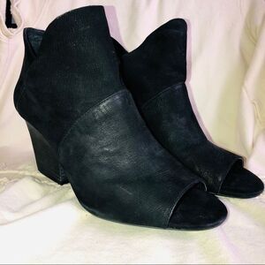 Vince Camuto suede black peep toe bootie 10